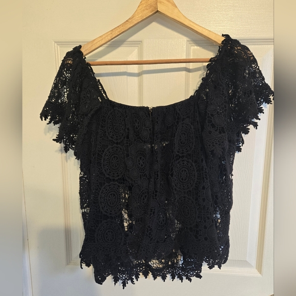 Tularosa black crochet lace Amelia top, NWT size M - Picture 6 of 7